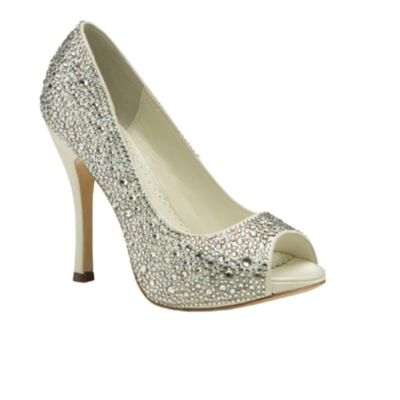 BENJAMIN ADAMS Shoes - Brand Benjamin Adams Color Ivory Duchesse Silk.